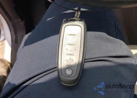 2017 Ford Escape Titanium z USA, uszkodzony, nr VIN 1FMCU0JD8HUE87385